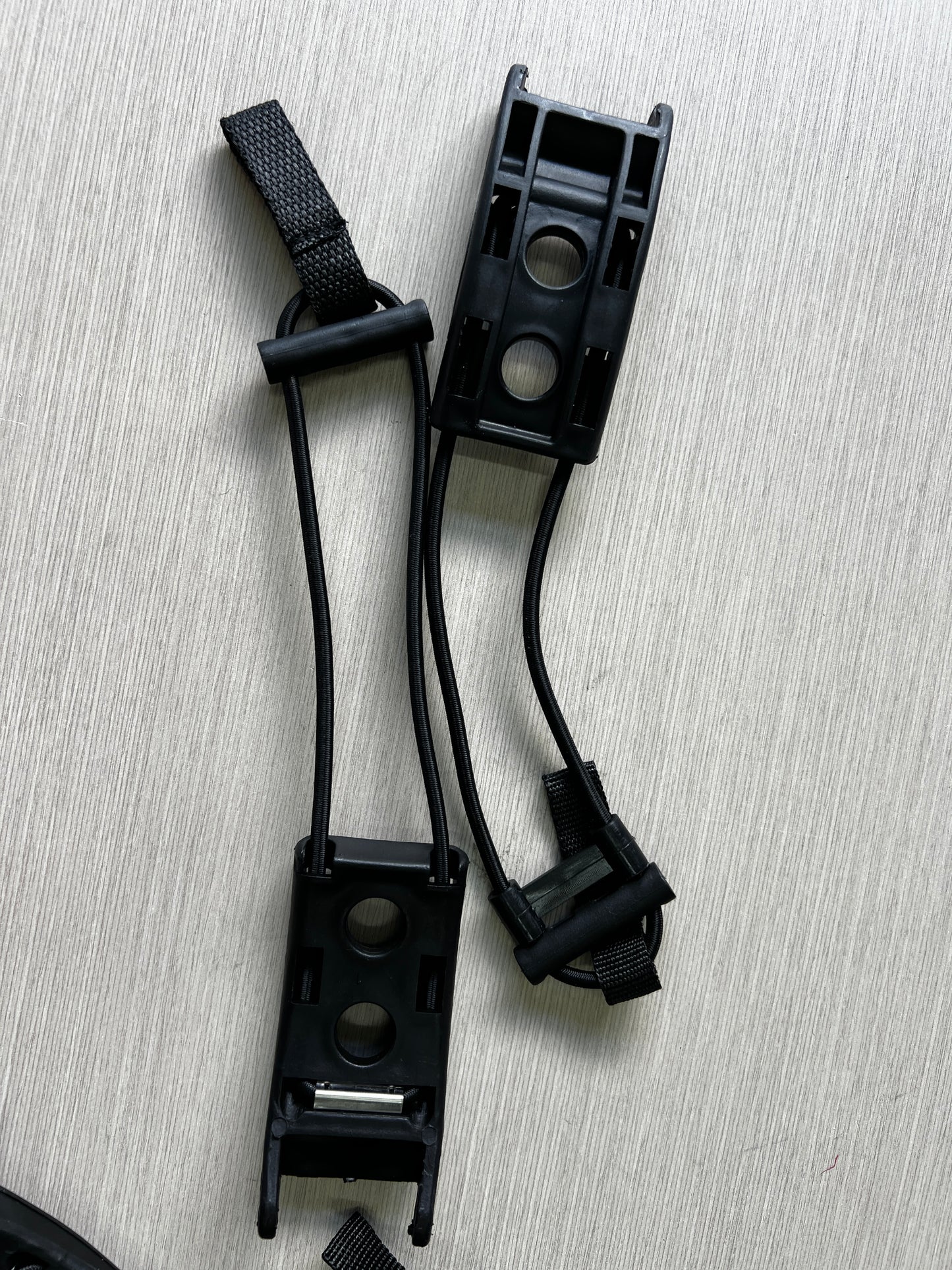 Stretchable upper bag straps